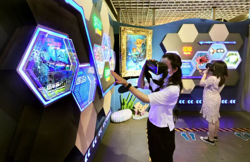 Visitors explore an exhibition with AI technology on July 8 in Shanghai, East China. Photo by Yang Jianzheng/People’s Daily Online
