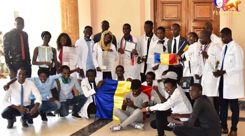 Cuba : 18 étudiants tchadiens décrochent leur diplôme de docteur en médecine. © DR