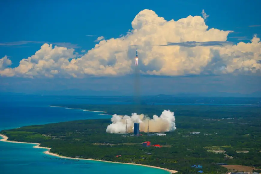 China's Long March-5 Y4 carrier rocket launches the country's first Mars exploration mission Tianwen-1 at the Wenchang Spacecraft Launch Site in south China's Hainan on July 23. (By Zhang Mao/People's Daily Online)