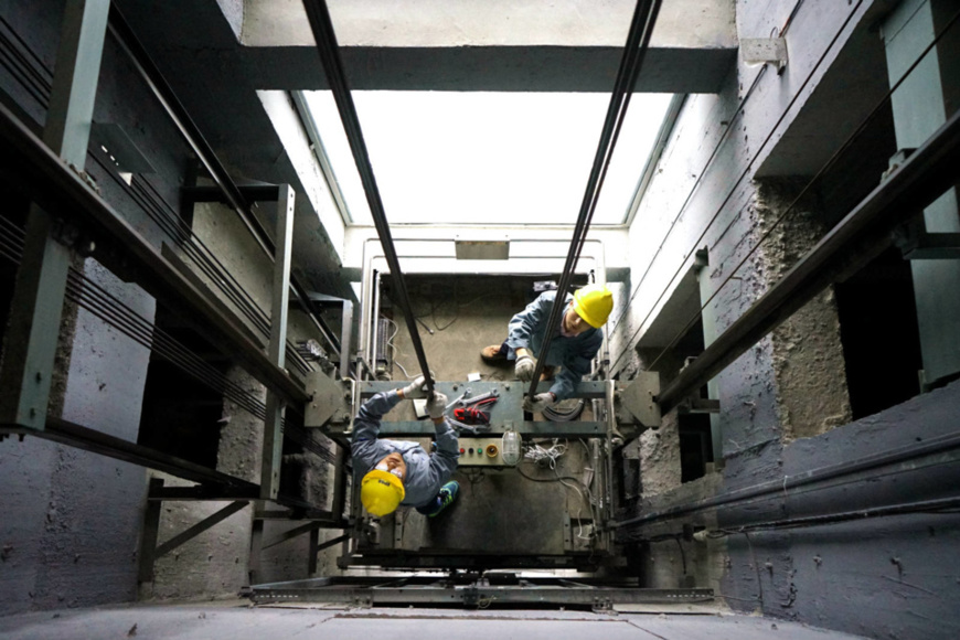 After-sales staff of Yida Express Elevator Co., Ltd. in Nanxun Economic Development Zone, Huzhou, East China's Zhejiang Province, conduct regular maintenance. The company has accelerated its transformation toward service-oriented manufacturing, providing optimal solutions for clients from sales, manufacturing and maintenance. Photo by Zhang Bin/People's Daily Online