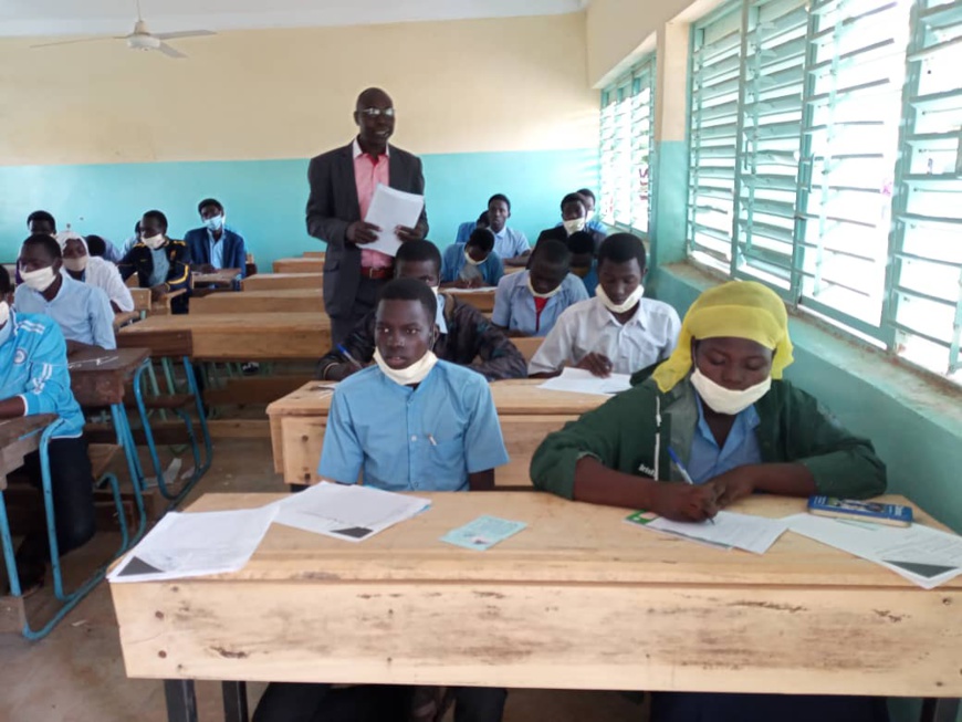 Tchad : lancement des épreuves du BEF à Goz Beida, chef-lieu du Sila. © Mahamat Issa Gadaya/Alwihda Info Tchad : lancement des épreuves du BEF à Goz Beida, chef-lieu du Sila. © Mahamat Issa Gadaya/Alwihda Info