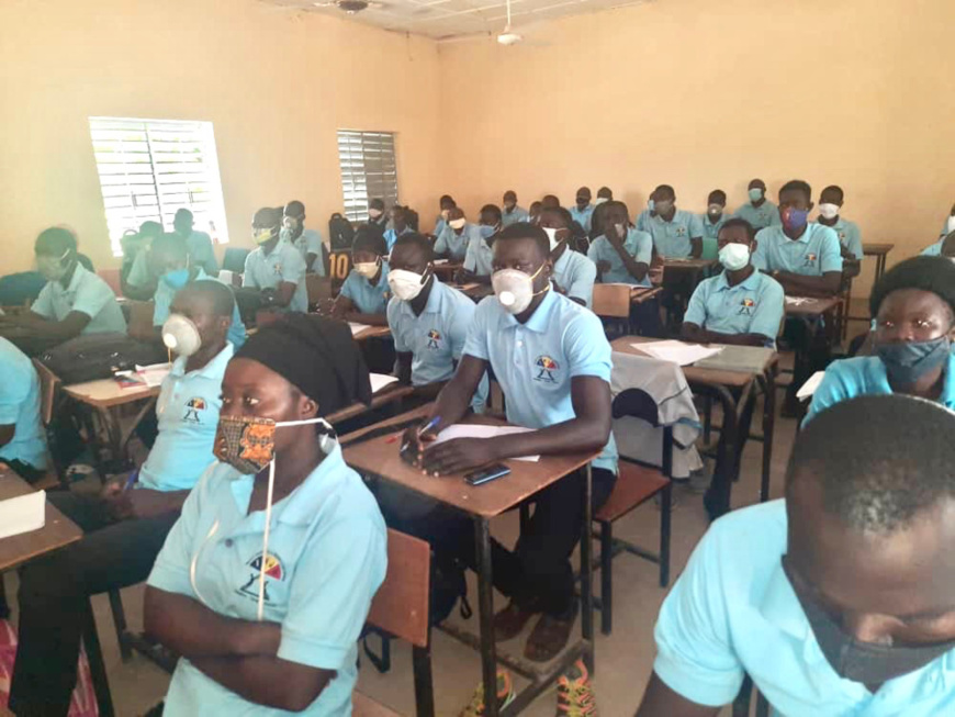 Tchad : en visite à l'INSJ, le ministre de la Jeunesse s'imprègne des défis à relever. © Djimet Wiche/Alwihda Info Tchad : en visite à l'INSJ, le ministre de la Jeunesse s'imprègne des défis à relever. © Djimet Wiche/Alwihda Info