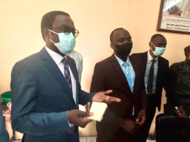 Tchad : en visite à l'INSJ, le ministre de la Jeunesse s'imprègne des défis à relever. © Djimet Wiche/Alwihda Info Tchad : en visite à l'INSJ, le ministre de la Jeunesse s'imprègne des défis à relever. © Djimet Wiche/Alwihda Info