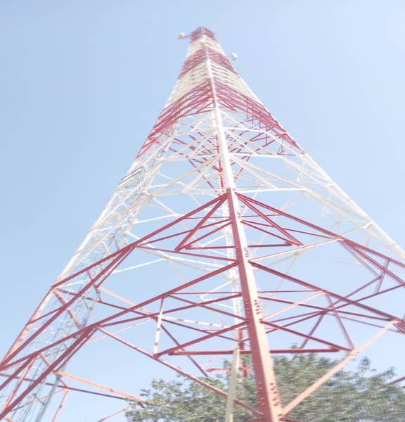 Une antenne réseau à Goz Beida, au Sila, Tchad. Illustration © Mahamat Issa Gadaya/Alwihda Info