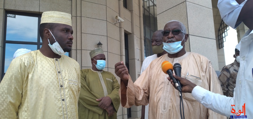 Tchad : intronisation de Maréchal, des jeunes font un don pour la cérémonie. © Ben Kadabio/Alwihda Info