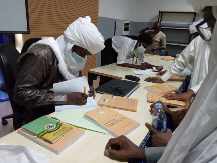 Tchad : développement, leadership, Brahim Edji publie un ouvrage sur le rôle du chef de l'État. © Kelvin Djetoyo/Alwihda Info Tchad : développement, leadership, Brahim Edji publie un ouvrage sur le rôle du chef de l'État. © Kelvin Djetoyo/Alwihda Info