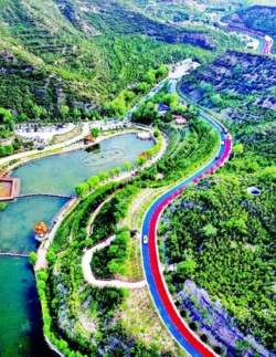 The aerial photo taken on June 21 shows the newly-paved Tilonghu section of the Dongshan tourism road. Photo from the official website of Taiyuan’s municipal government