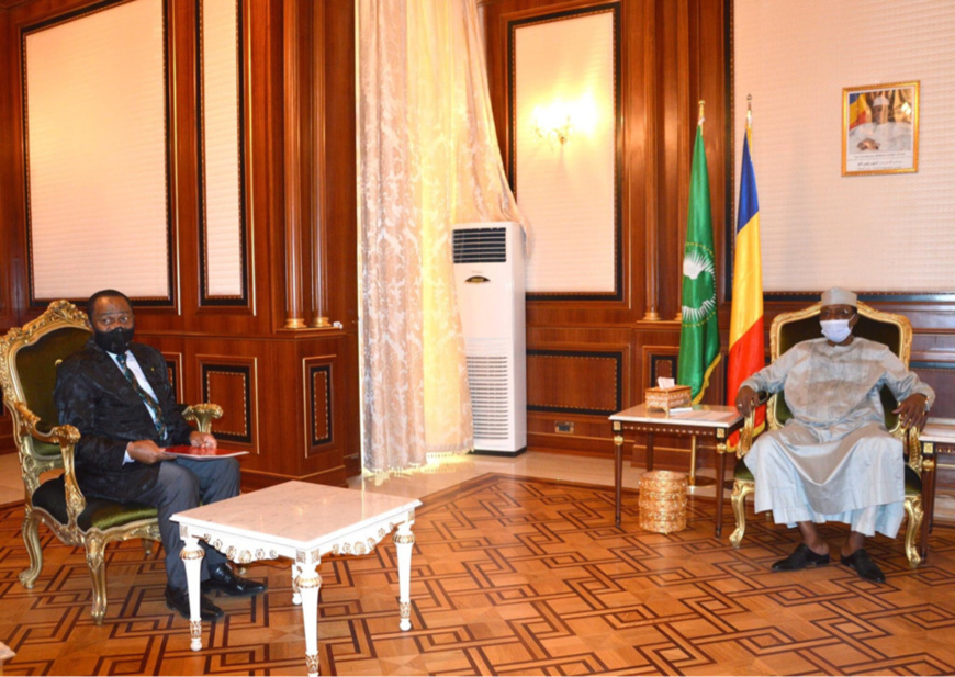 Tchad : un émissaire équato-guinéen reçu à la Présidence. © PR Tchad : un émissaire équato-guinéen reçu à la Présidence. © PR