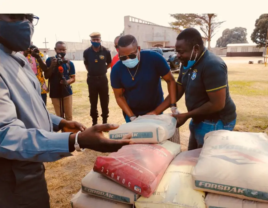 Congo : le député Brice Dimitri Bayendissa fait un don des tonnes de ciment à la paroisse Saint Esprit de Mpaka-Pointe Noire