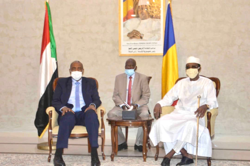 Tchad : Le président Déby a reçu le n°1 soudanais à Amdjarass Tchad : Le président Déby a reçu le n°1 soudanais à Amdjarass