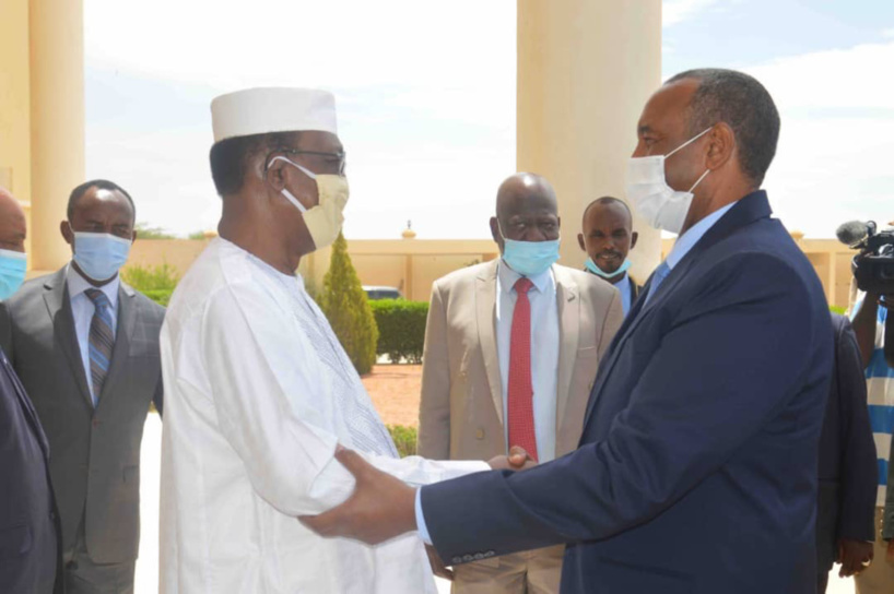 Tchad : Le président Déby a reçu le n°1 soudanais à Amdjarass Tchad : Le président Déby a reçu le n°1 soudanais à Amdjarass