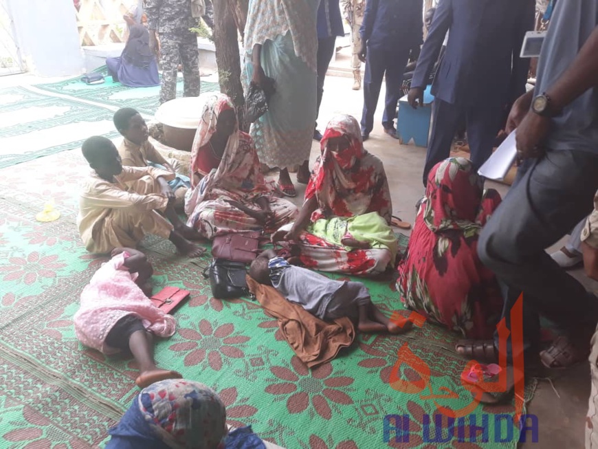 Tchad : chikungunya à Abéché, le gouverneur visite les structures sanitaires. © Alwihda Info Tchad : chikungunya à Abéché, le gouverneur visite les structures sanitaires. © Alwihda Info