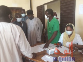 Tchad : chikungunya à Abéché, le gouverneur visite les structures sanitaires. © Alwihda Info Tchad : chikungunya à Abéché, le gouverneur visite les structures sanitaires. © Alwihda Info