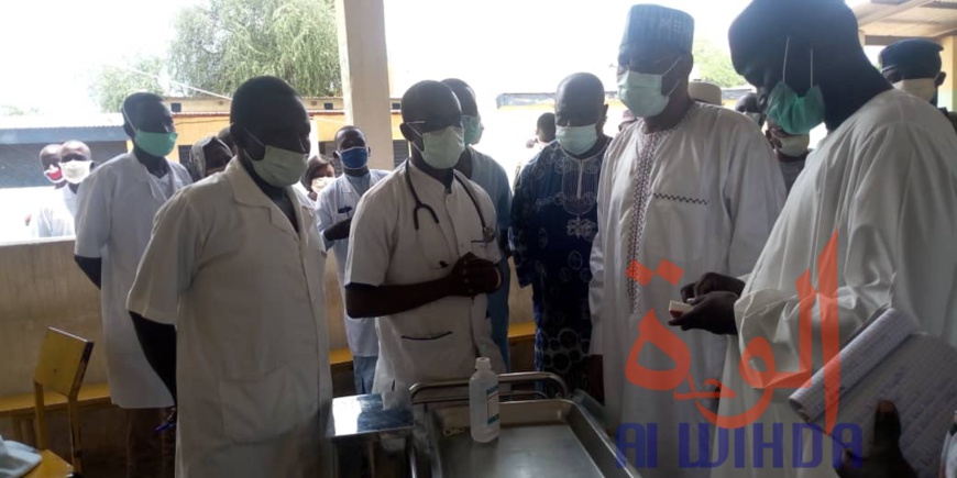 Tchad : à Mongo, le gouverneur inspecte l’hôpital provincial. © Béchir Badjoury/Alwihda Info