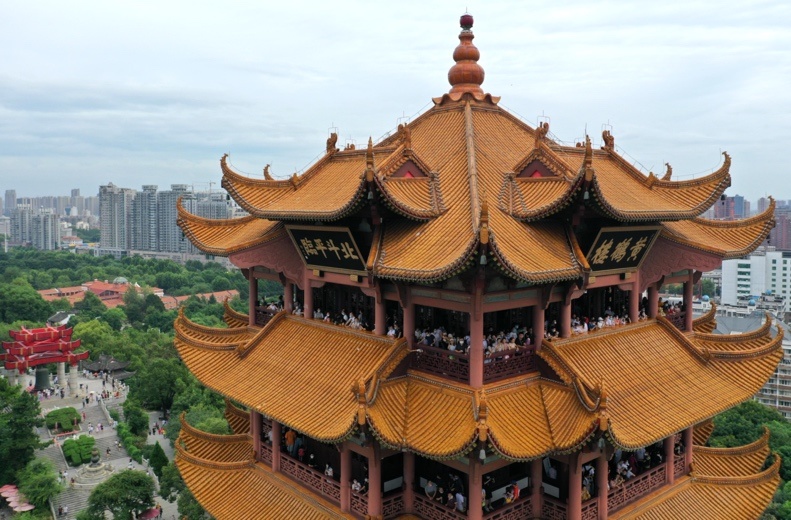 Aerial photo taken on August 8 shows visitors crowding the Yellow Crane Tower in central China's Hubei province after the attraction was open to the public for free. (Photo by Zhou Guoqiang/People’s Daily Online)