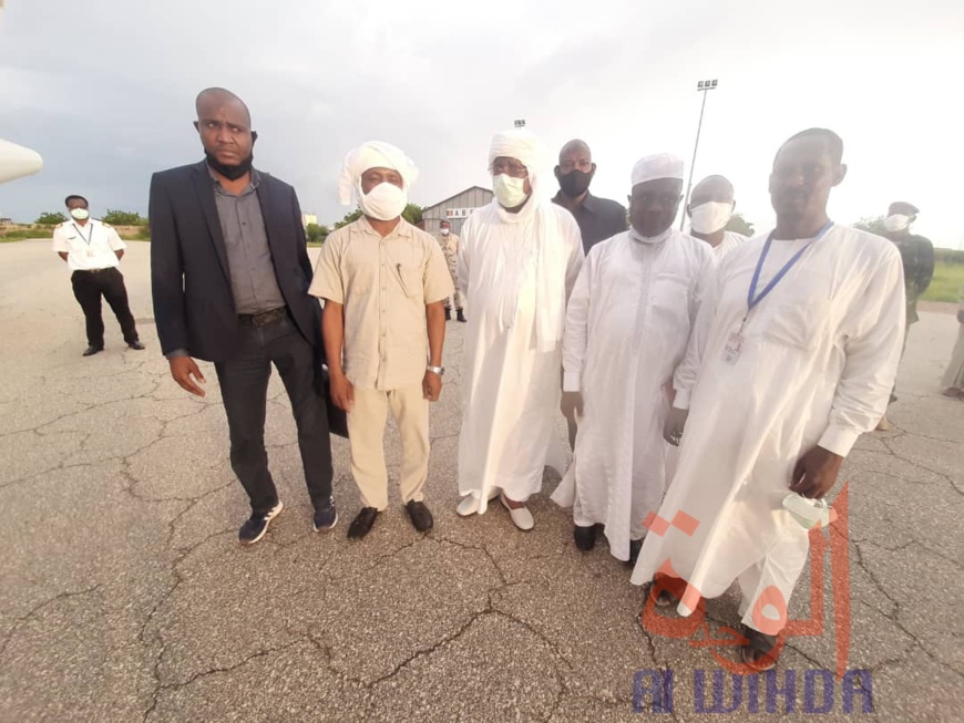 Tchad - Chikungunya : le ministre de la santé est arrivé à Abéché, à la tête d'une délégation Tchad - Chikungunya : le ministre de la santé est arrivé à Abéché, à la tête d'une délégation