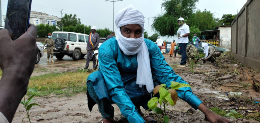 Tchad : la Semaine nationale de l'arbre lancée par le gouvernement. © Malick Mahamat/Alwihda Info Tchad : la Semaine nationale de l'arbre lancée par le gouvernement. © Malick Mahamat/Alwihda Info