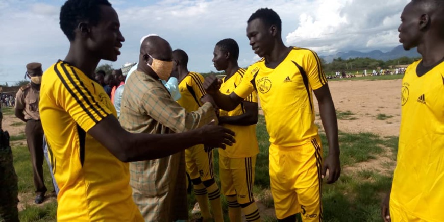 Tchad : le championnat zonal lancé à Mongo, As Mirim et une équipe d'Ati se sont confrontés. © Hassan Djidda Hassan/Alwihda Info Tchad : le championnat zonal lancé à Mongo, As Mirim et une équipe d'Ati se sont confrontés. © Hassan Djidda Hassan/Alwihda Info