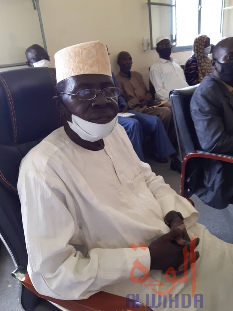 Tchad : Le nouveau délégué à l'éducation nationale du Ouaddaï installé. © Abba Issa/Alwihda Info Tchad : Le nouveau délégué à l'éducation nationale du Ouaddaï installé. © Abba Issa/Alwihda Info