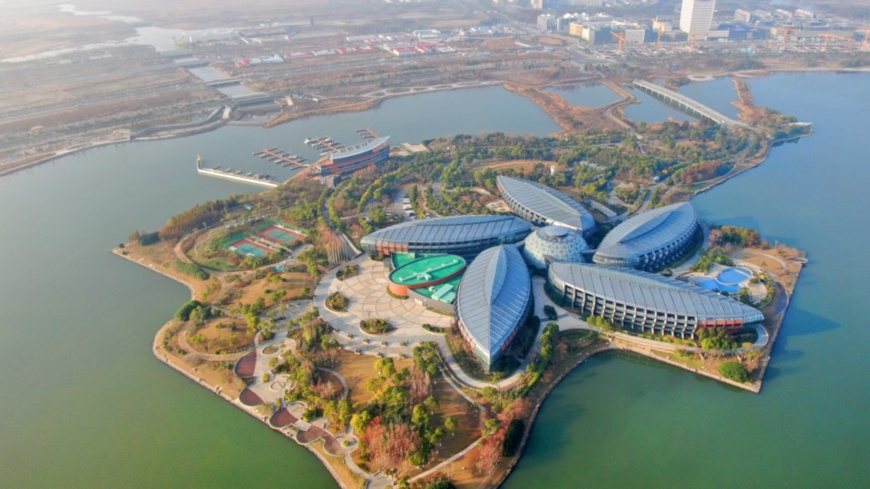 Photo shows the beautiful Dishui Lake in the Lin-gang Special Area of China (Shanghai) Pilot Free Trade Zone. Photo by Xu Congjun/People’s Daily Online