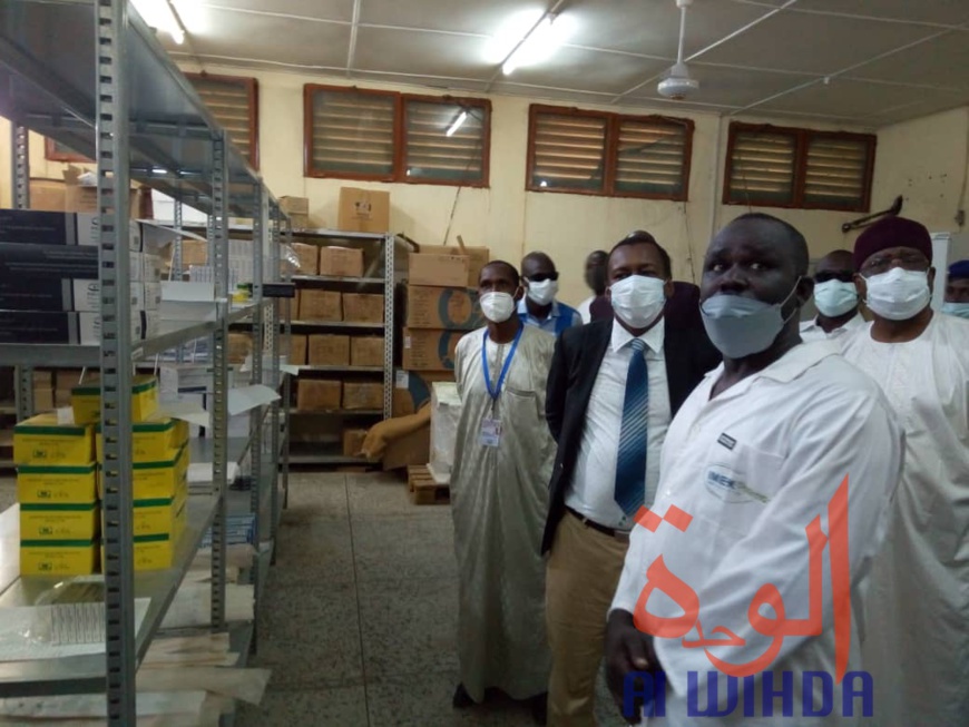 Visite dans un centre de santé d'Abéché du secrétaire d'État à la Santé publique et à la Solidarité nationale, Dr. Djiddi Ali Sougoudi, le 30 août 2020. © Abba Issa/Alwihda Info Visite dans un centre de santé d'Abéché du secrétaire d'État à la Santé publique et à la Solidarité nationale, Dr. Djiddi Ali Sougoudi, le 30 août 2020. © Abba Issa/Alwihda Info