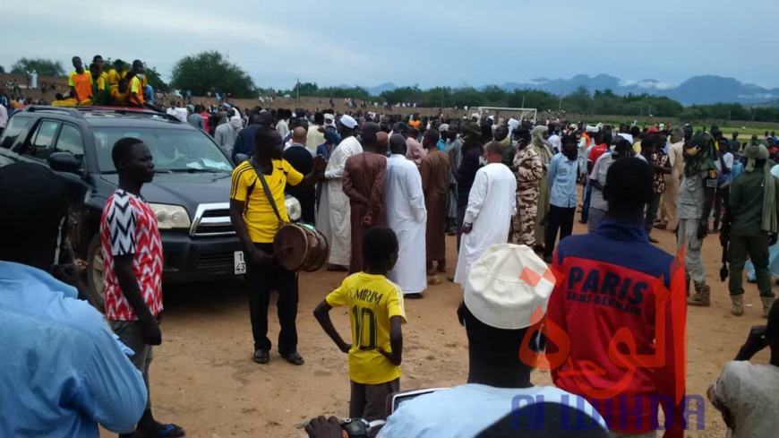 Tchad : tensions lors d'un match, les forces de sécurité évitent le pire à un arbitre et des joueurs. © Béchir Badjoury/Alwihda Info Tchad : tensions lors d'un match, les forces de sécurité évitent le pire à un arbitre et des joueurs. © Béchir Badjoury/Alwihda Info