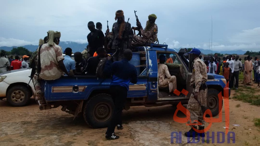 Tchad : tensions lors d'un match, les forces de sécurité évitent le pire à un arbitre et des joueurs. © Béchir Badjoury/Alwihda Info Tchad : tensions lors d'un match, les forces de sécurité évitent le pire à un arbitre et des joueurs. © Béchir Badjoury/Alwihda Info