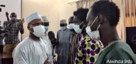Le ministre de la Santé publique et les ex-otages de Boko Haram, le 1er septembre 2020. © Malick Mahamat/Alwihda Info Le ministre de la Santé publique et les ex-otages de Boko Haram, le 1er septembre 2020. © Malick Mahamat/Alwihda Info