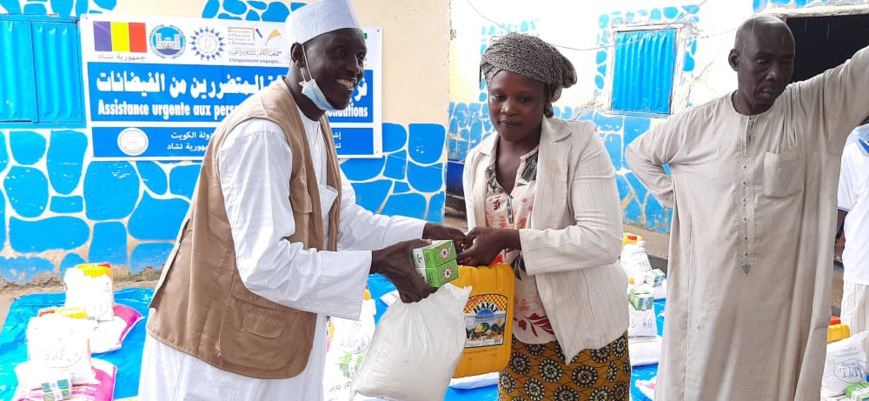 Tchad : les bonnes volontés se mobilisent à N'Djamena pour aider les sinistrés d'inondations. © Abakar Chérif/Alwihda Info Tchad : les bonnes volontés se mobilisent à N'Djamena pour aider les sinistrés d'inondations. © Abakar Chérif/Alwihda Info