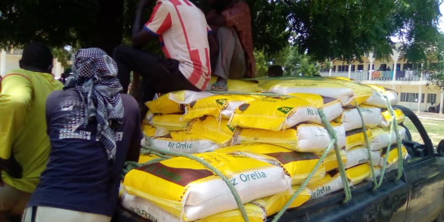 Tchad : le parti UNDR apporte une assistance aux victimes d'inondations. © Mahamat Abdramane Ali Kitire/Alwihda Info Tchad : le parti UNDR apporte une assistance aux victimes d'inondations. © Mahamat Abdramane Ali Kitire/Alwihda Info