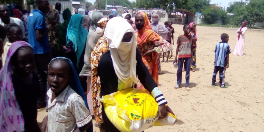 Tchad : le parti UNDR apporte une assistance aux victimes d'inondations. © Mahamat Abdramane Ali Kitire/Alwihda Info Tchad : le parti UNDR apporte une assistance aux victimes d'inondations. © Mahamat Abdramane Ali Kitire/Alwihda Info