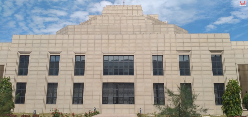 Le Palais de la démocratie, siège de l'Assemblée nationale du Tchad. © Ben Kadabio/Alwihda Info Le Palais de la démocratie, siège de l'Assemblée nationale du Tchad. © Ben Kadabio/Alwihda Info