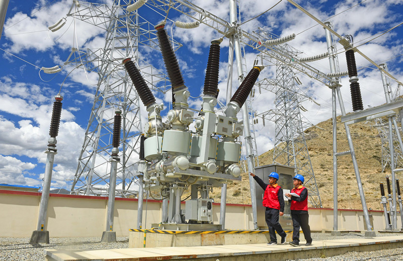 Staff workers with the State Grid Anhui Electric Power Co., Ltd. conduct inspection on power supply equipment in Zhanang county, Shannan, southwest China’s Tibet autonomous region, in preparation for the peak demand for electricity in summer, June 17. Zhanang county is located at an altitude of over 3,540 meters. (Photo by Song Weixing/People’s Daily Online)