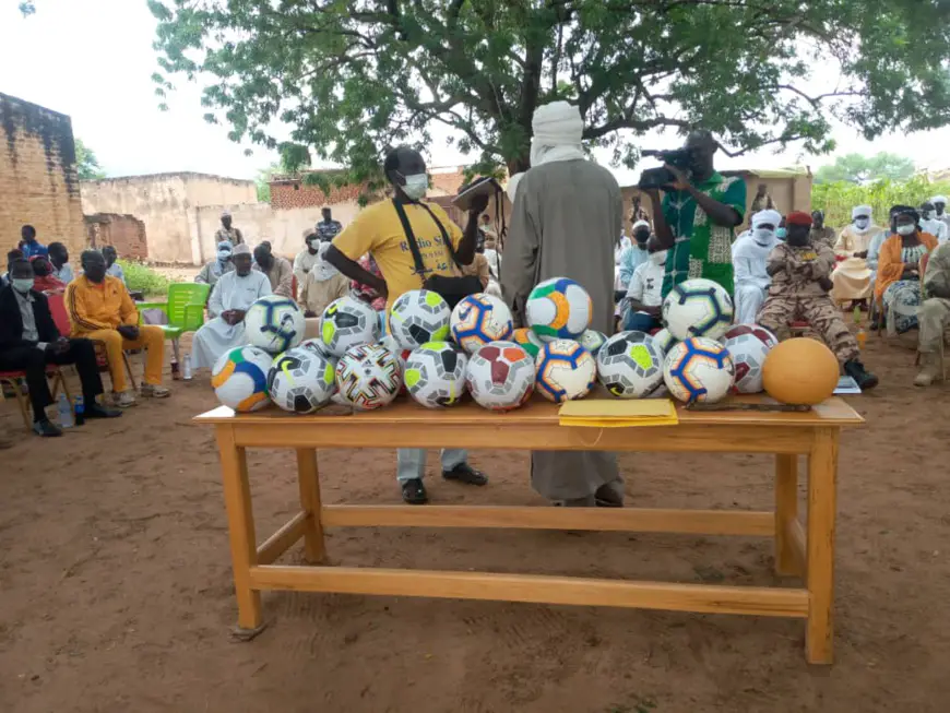 Tchad : la FTFA remet une subvention à la Ligue provinciale de Sila. © Mahamat Issa Gadaya/Alwihda Info