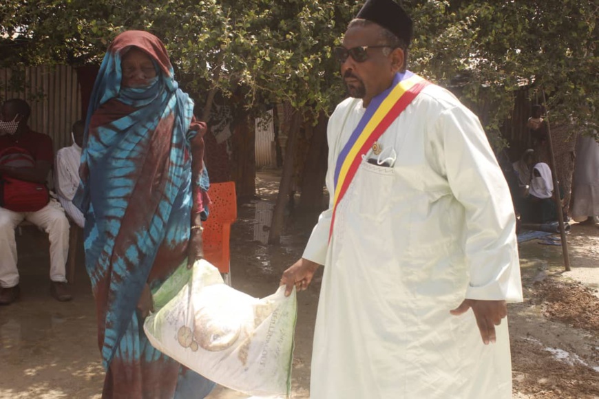 Tchad : le député Ousmane Chérif soulage des ménages Tchad : le député Ousmane Chérif soulage des ménages