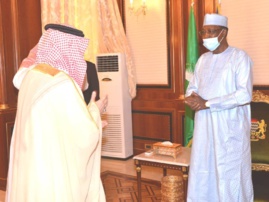 Tchad : un ministre d'État saoudien reçu à la Présidence. © PR Tchad : un ministre d'État saoudien reçu à la Présidence. © PR