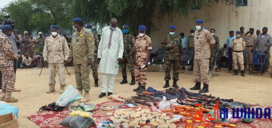 Tchad : 17 présumés malfrats arrêtés par la Gendarmerie. © Malick Mahamat, Ben Kadabio/Alwihda Info Tchad : 17 présumés malfrats arrêtés par la Gendarmerie. © Malick Mahamat, Ben Kadabio/Alwihda Info