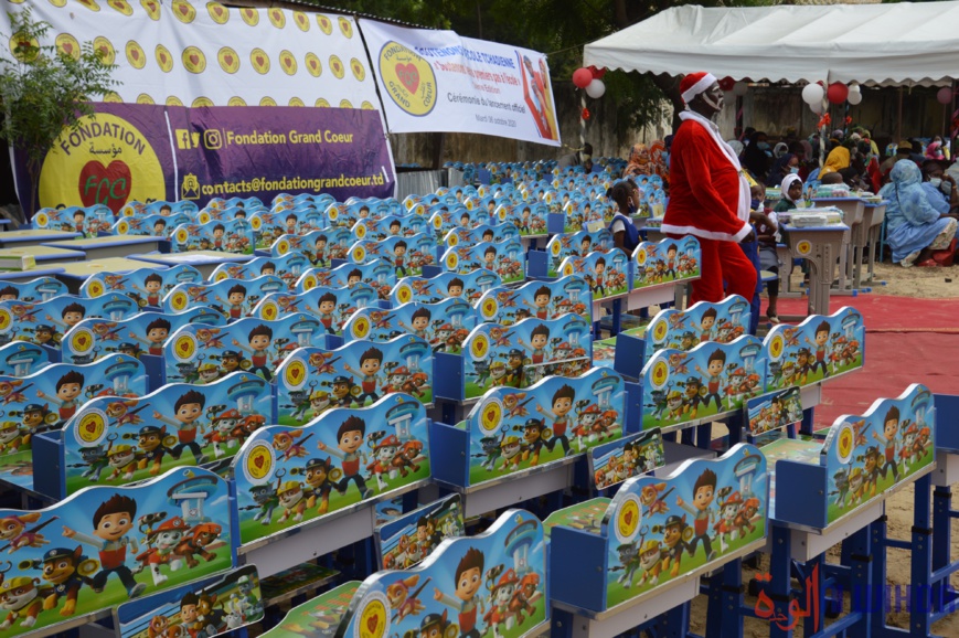 Tchad : la Première Dame lance l'opération "Soutenons leurs premiers pas à l'école". © Ben Kadabio/Alwihda Info Tchad : la Première Dame lance l'opération "Soutenons leurs premiers pas à l'école". © Ben Kadabio/Alwihda Info