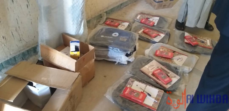 Tchad : des lycéens reçoivent du matériel didactique à Abéché