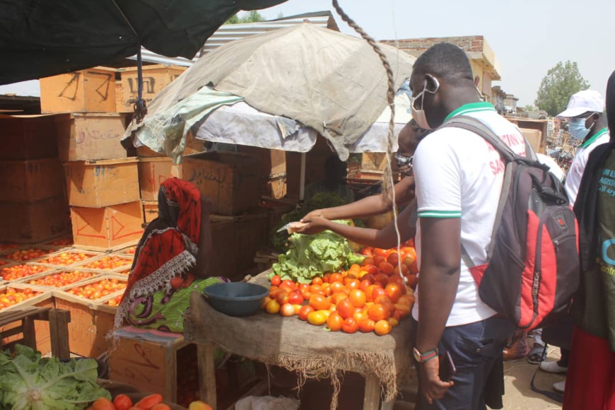 Un marché à N'Djamena, au Tchad. Illustration © Ben Kadabio/Alwihda Info Un marché à N'Djamena, au Tchad. Illustration © Ben Kadabio/Alwihda Info