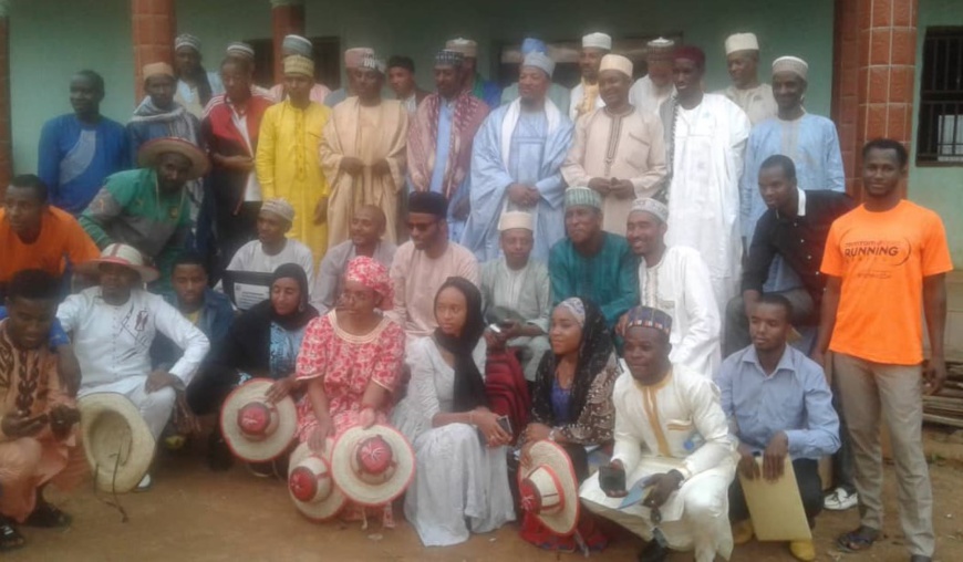 Un groupe de Peuhls-Mbororo du département du Noun. Un groupe de Peuhls-Mbororo du département du Noun.