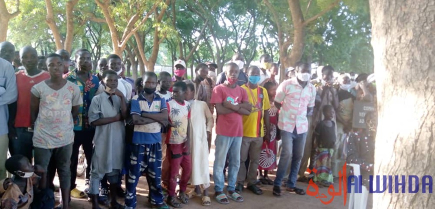 Tchad : la députée Fatimé Tchombi en mission de sensibilisation à Laï. © Éric Guedi/Alwihda Info Tchad : la députée Fatimé Tchombi en mission de sensibilisation à Laï. © Éric Guedi/Alwihda Info