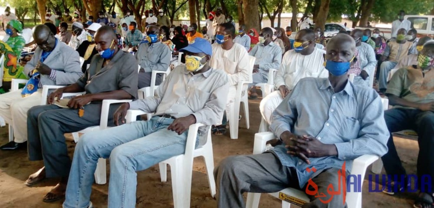 Tchad : la députée Fatimé Tchombi en mission de sensibilisation à Laï. © Éric Guedi/Alwihda Info Tchad : la députée Fatimé Tchombi en mission de sensibilisation à Laï. © Éric Guedi/Alwihda Info