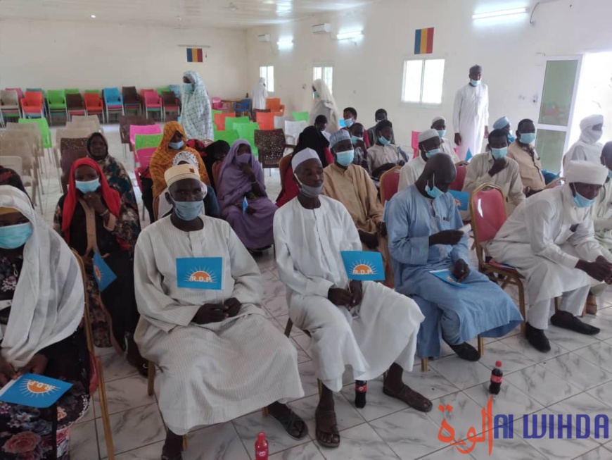 Tchad : le parti RDP appelle la population du Hadjer Lamis à s'inscrire sur le fichier électoral. © Mbainaissem Gédéon Mbeïbadoum/Alwihda Info Tchad : le parti RDP appelle la population du Hadjer Lamis à s'inscrire sur le fichier électoral. © Mbainaissem Gédéon Mbeïbadoum/Alwihda Info
