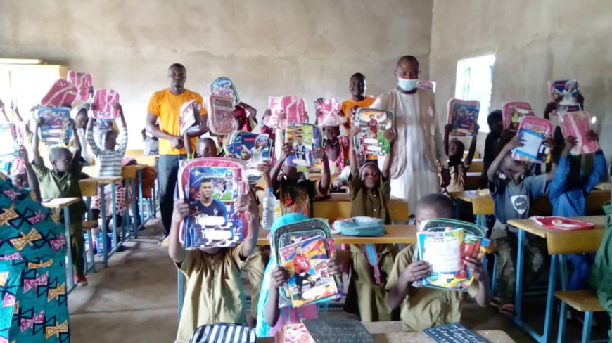 Tchad Helping Hands donne le sourire à des élèves défavorisés pour la rentrée Tchad Helping Hands donne le sourire à des élèves défavorisés pour la rentrée