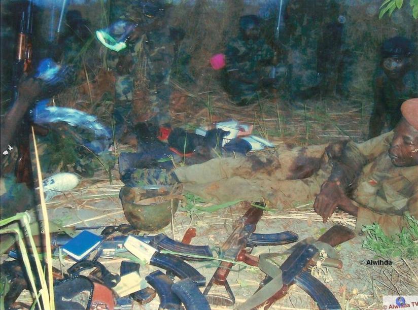 Un prisonnier blessé au milieu des combattants du FDPC/Séléka. Crédits photos : Alwihda Un prisonnier blessé au milieu des combattants du FDPC/Séléka. Crédits photos : Alwihda