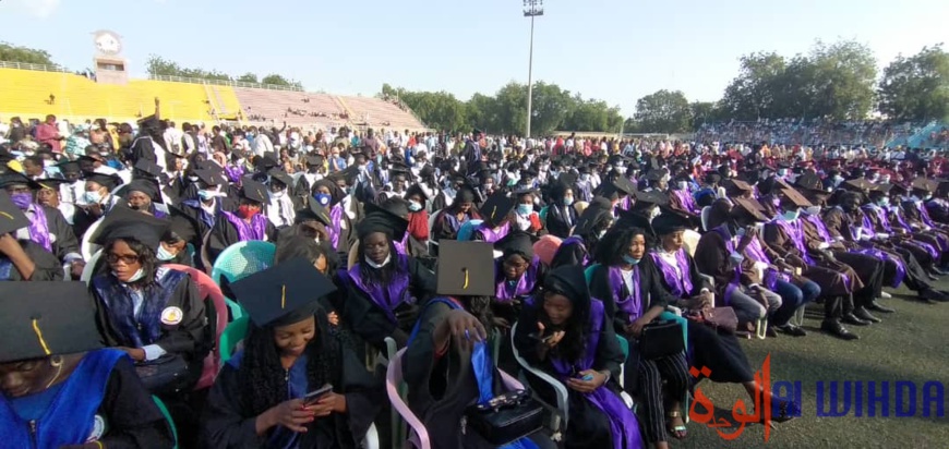 Tchad : remise des diplômes à 878 lauréats de la 7e promotion de l'Université Emi Koussi Tchad : remise des diplômes à 878 lauréats de la 7e promotion de l'Université Emi Koussi