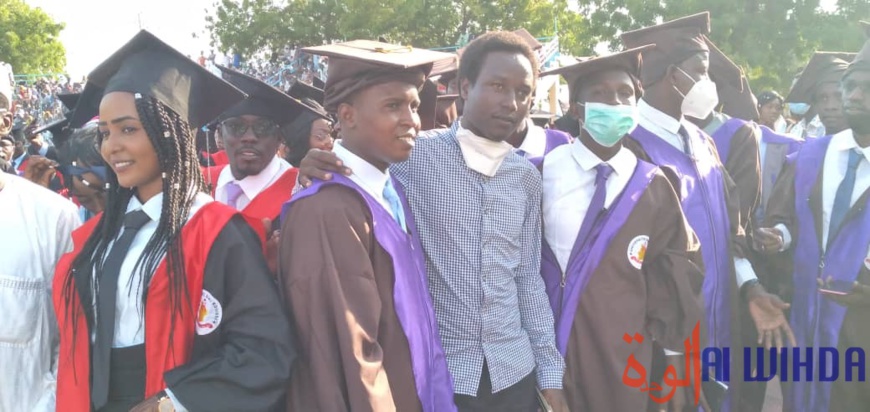 Tchad : remise des diplômes à 878 lauréats de la 7e promotion de l'Université Emi Koussi Tchad : remise des diplômes à 878 lauréats de la 7e promotion de l'Université Emi Koussi