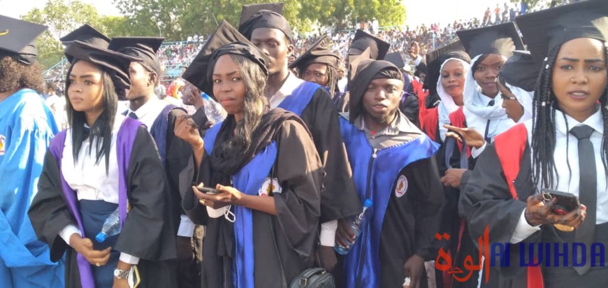 Tchad : remise des diplômes à 878 lauréats de la 7e promotion de l'Université Emi Koussi Tchad : remise des diplômes à 878 lauréats de la 7e promotion de l'Université Emi Koussi