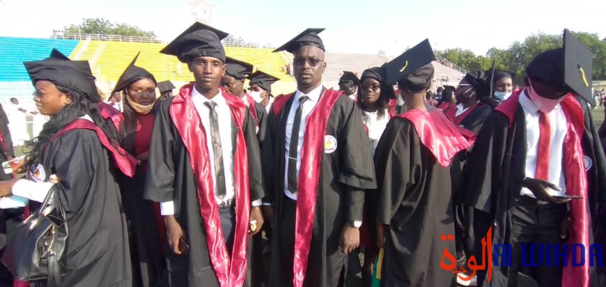 Tchad : remise des diplômes à 878 lauréats de la 7e promotion de l'Université Emi Koussi Tchad : remise des diplômes à 878 lauréats de la 7e promotion de l'Université Emi Koussi